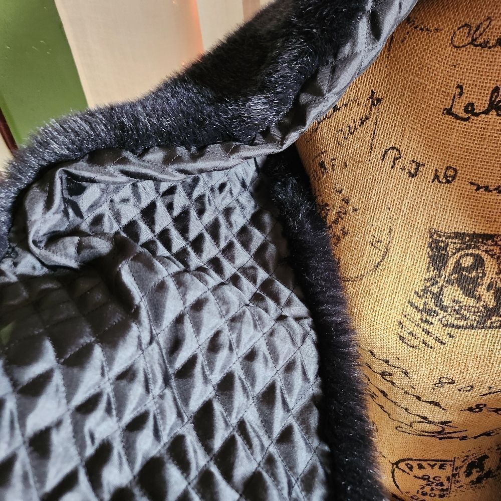Banana Republic Black Quilted And Furry Shawl - Picture 2 of 6